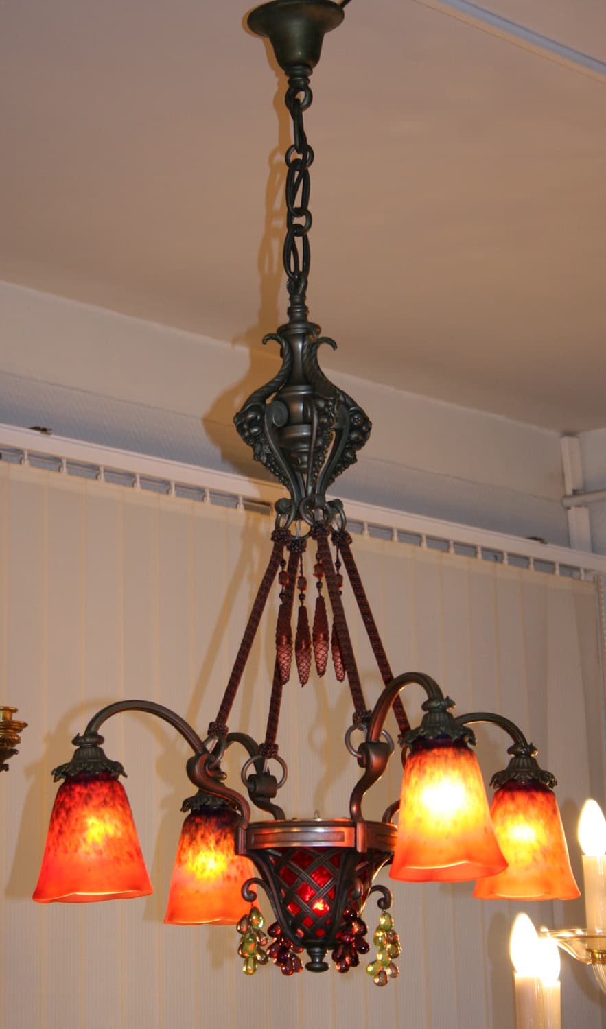 Люстра в стиле модерн с виноградными гроздьями - Осветительные приборы