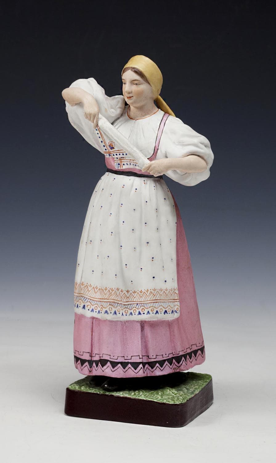 Фигурка "Пляшущая крестьянка" - Антикварный фарфор