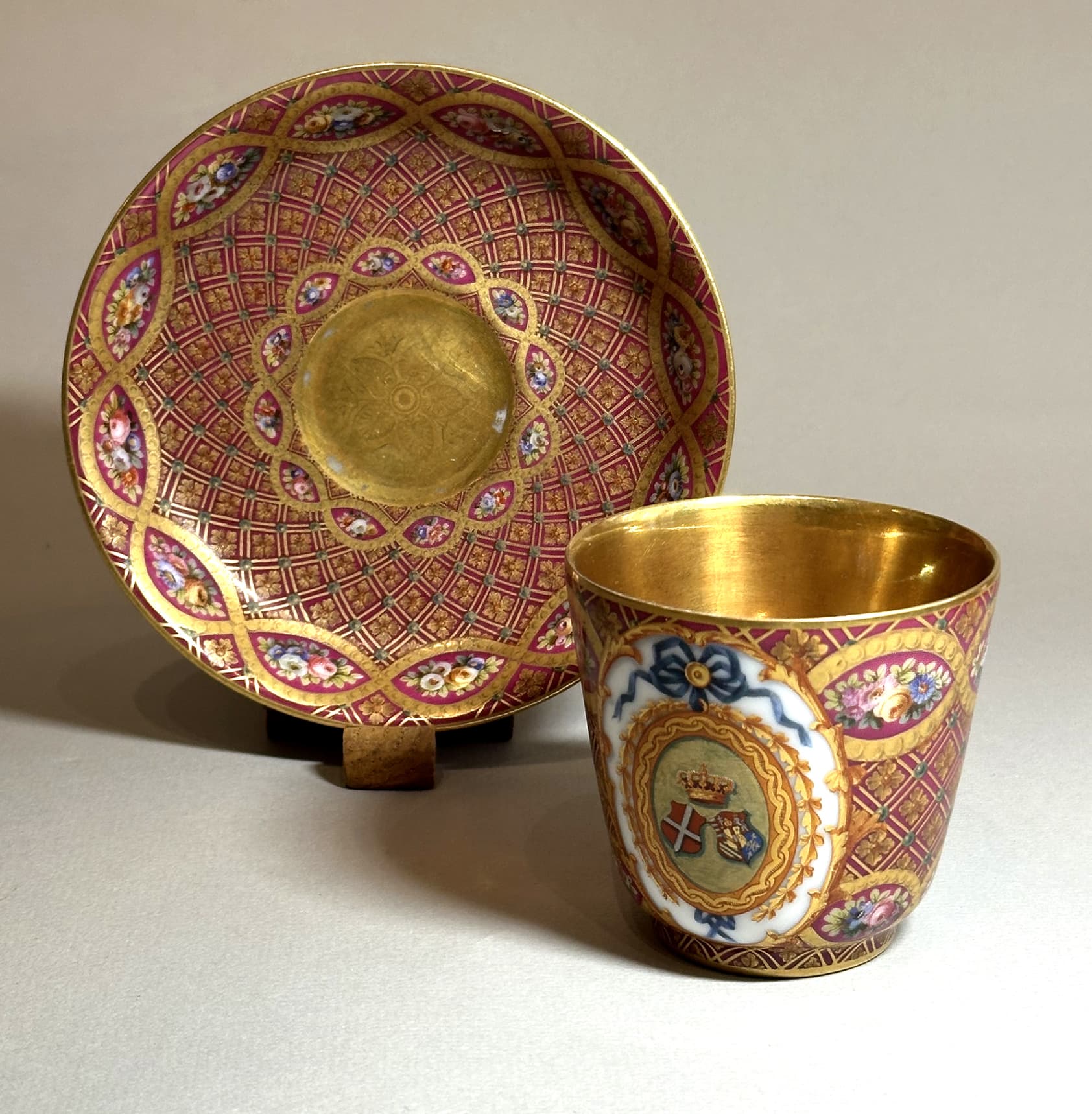 Чайная пара живописная, автор мастерская "Boyer, rue de la Paix", Антикварный фарфор