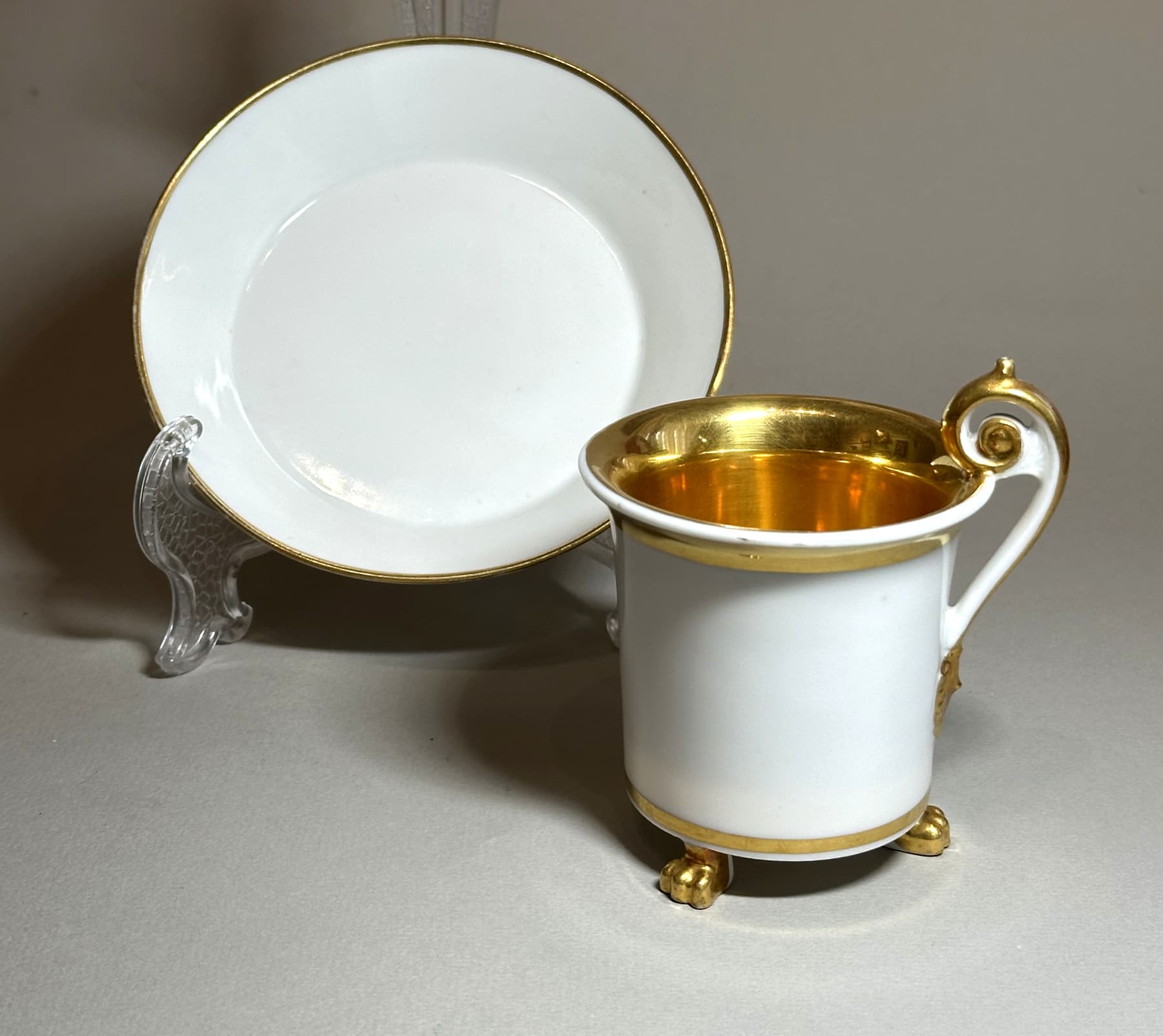 Чайная пара на львиных лапах, Антикварный фарфор