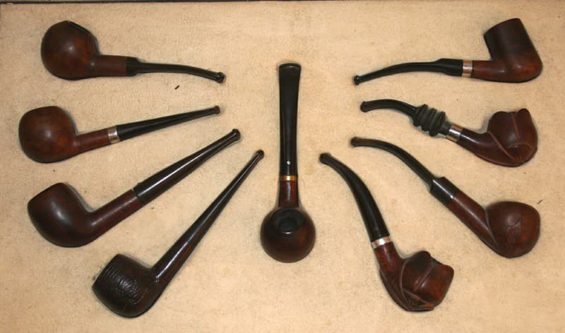 Набор курительных трубок (9 шт.) в подносной деревянной коробке - Разное