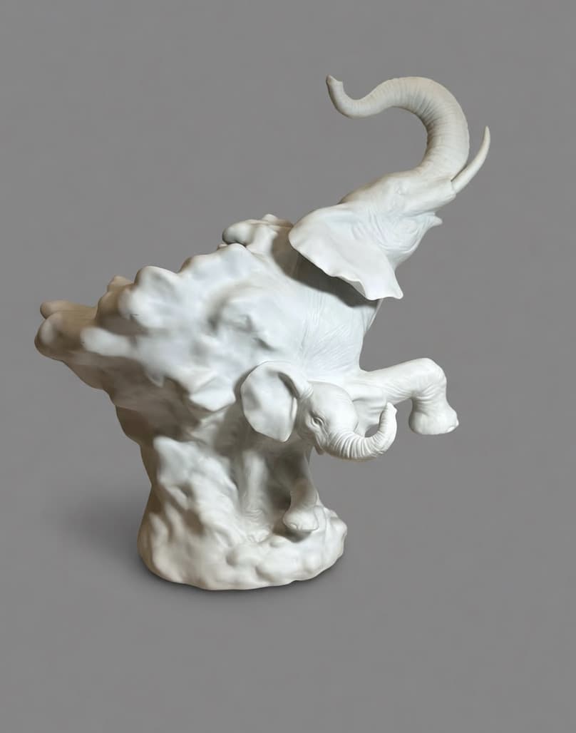 Ваза «Слоны» (Elephant Vase), автор Franz Collection Inc., Антикварный фарфор — миниатюра 2