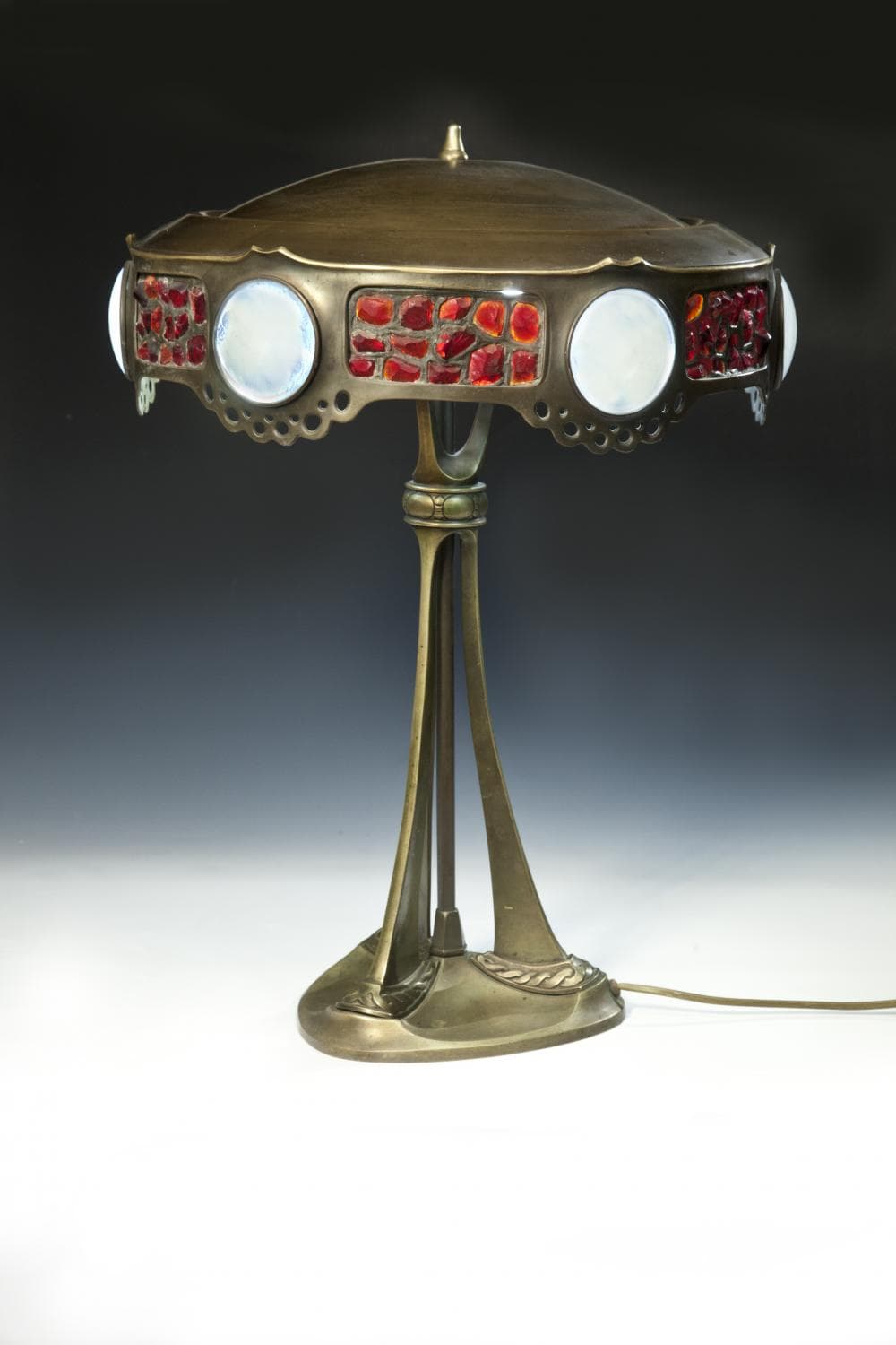 Настольная лампа в стиле модерн. - Осветительные приборы