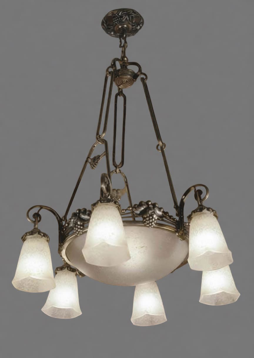 Люстра в стиле модерн с  гроздьями винограда, автор Шнайдер (Schneider) Чарльз (1881–1953), Осветительные приборы