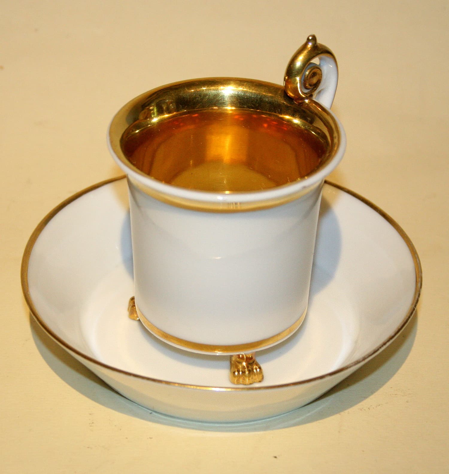 Чайная пара на львиных лапах - Антикварный фарфор