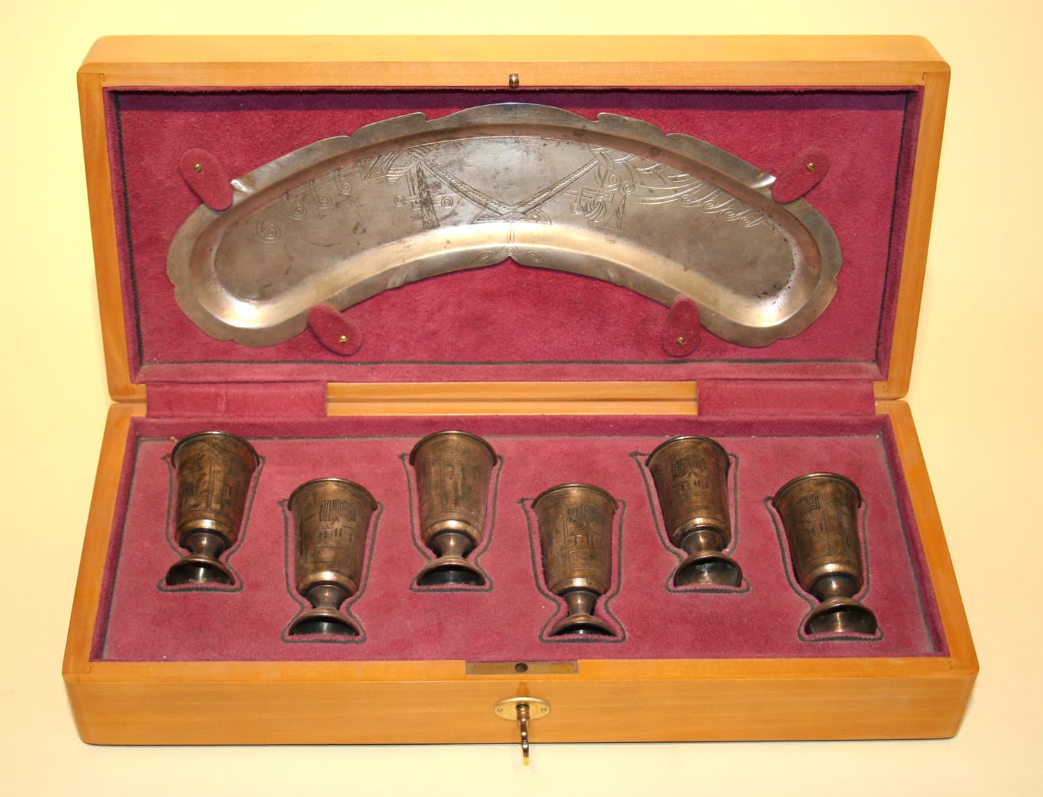 Набор для коньяка (7 предметов) в подносной деревянной коробке - Антикварное серебро