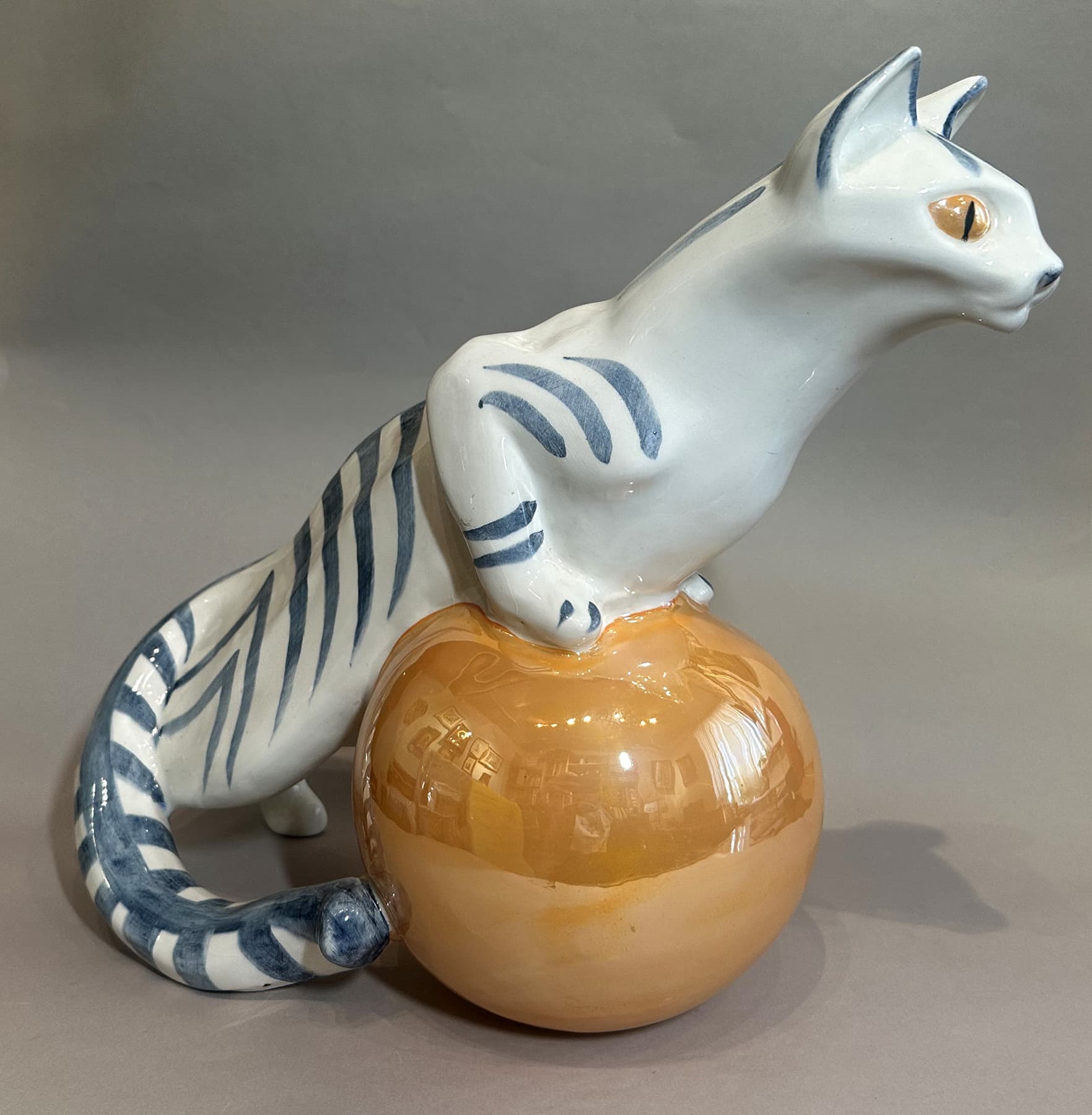 Кошка на шаре, автор Ефимов Иван Семенович  (1873-1959), Антикварный фарфор