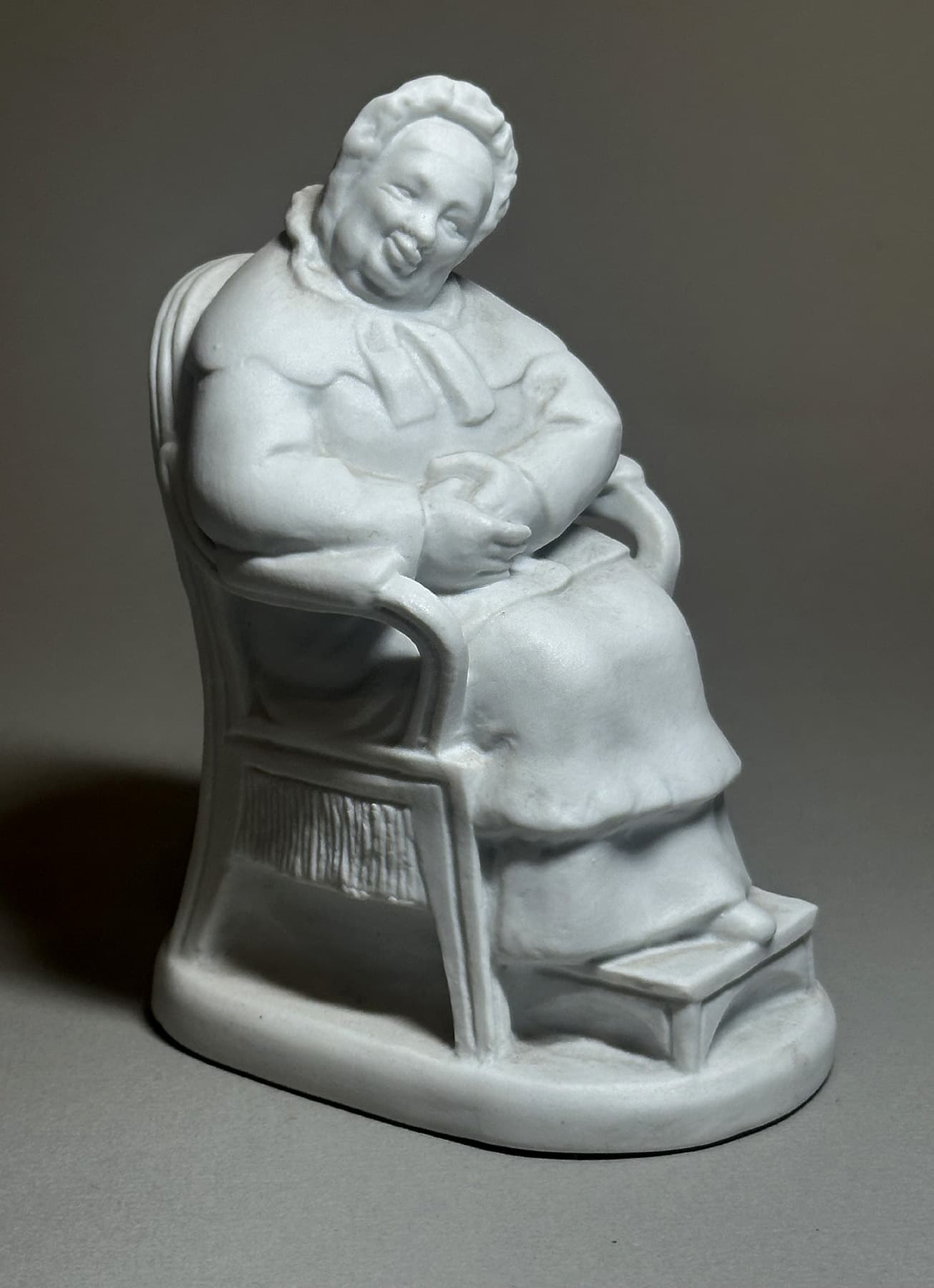 Фигурка Коробочка, автор ЛФЗ (Ленинградский фарфоровый завод) (1925-2005), Антикварный фарфор
