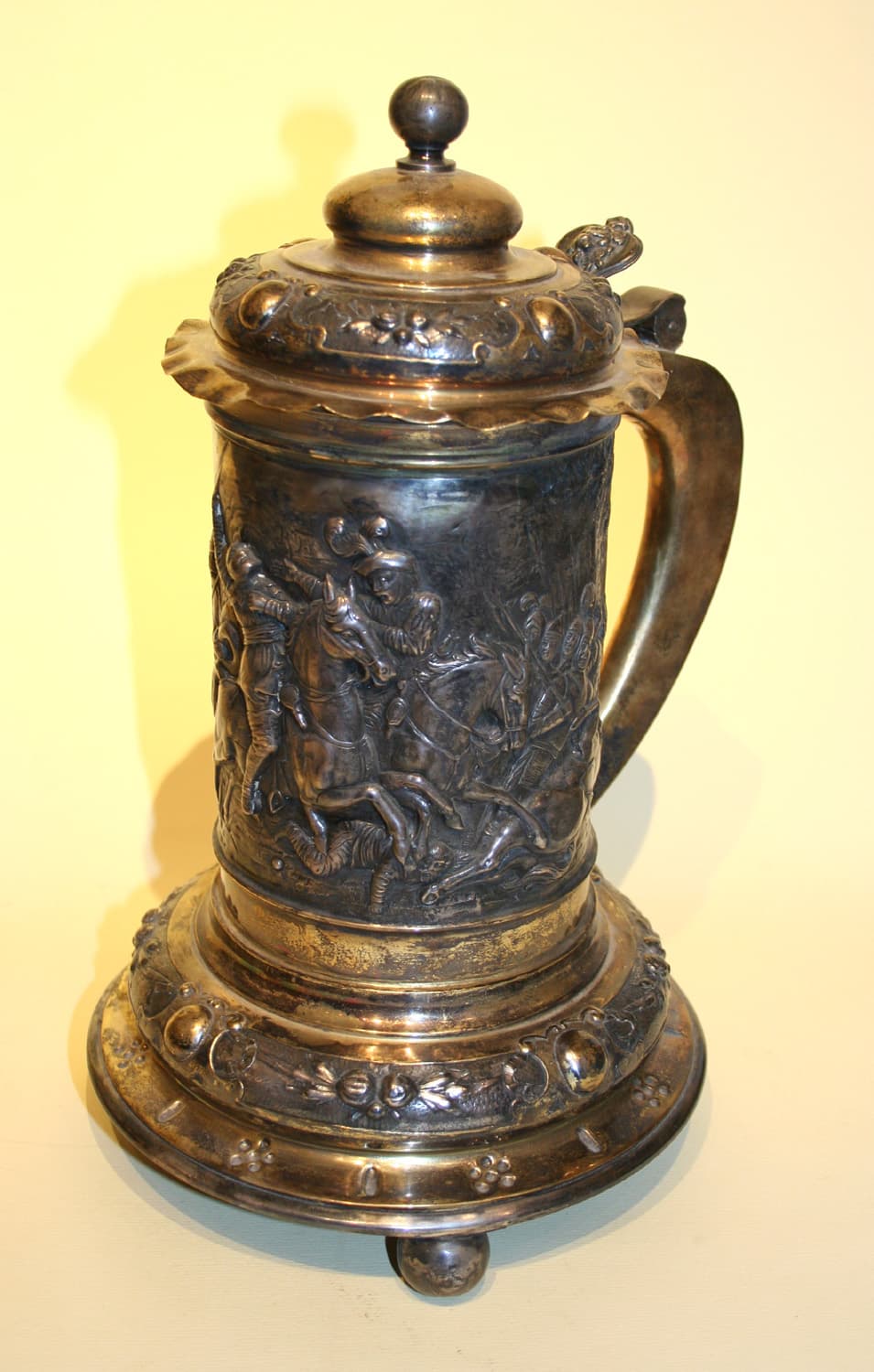 Кружка декоративная в подносной деревянной коробке - Антикварное серебро